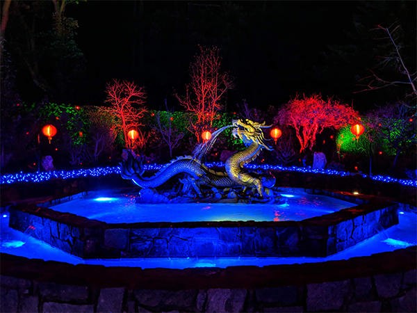 a fountain at Butchart Gardens with a dragon as the centerpiece